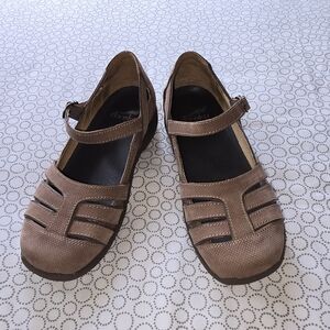 Women's Dansko MaryJanes. Like new!